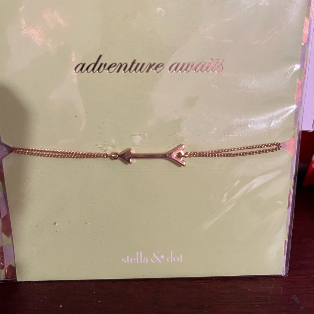 Gold arrow bracelet